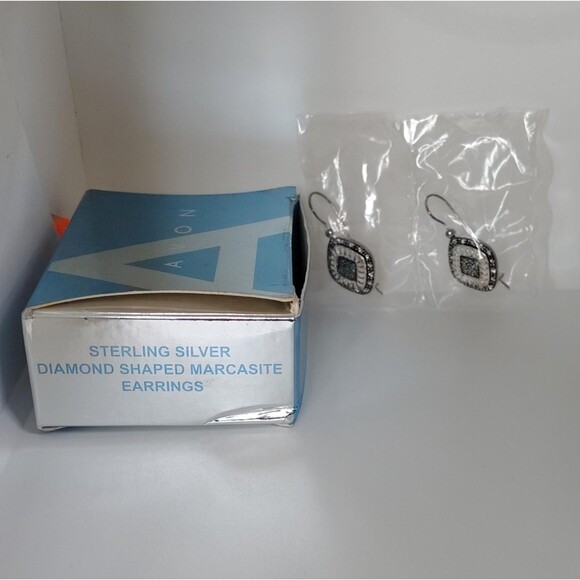 Vintage Avon 925 Sterling Silver Marcasite Diamond Shape Dangle Earrings 2004 2x - Picture 2 of 16